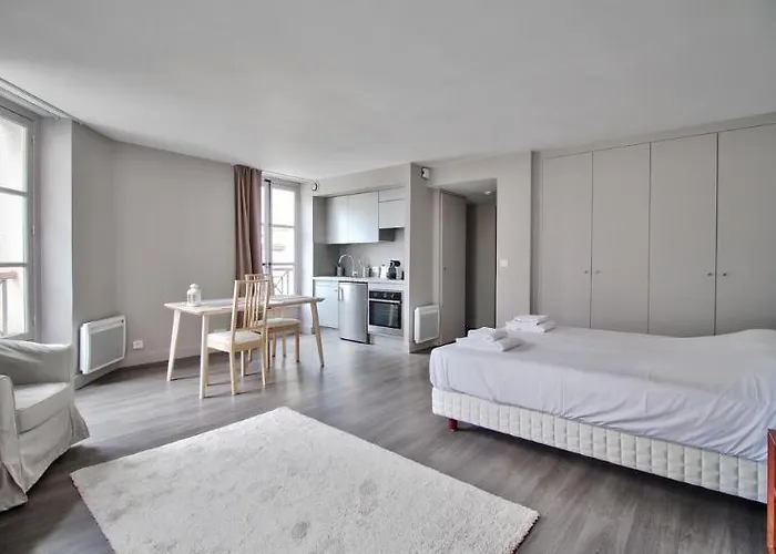 Hotel De Beaune 2*