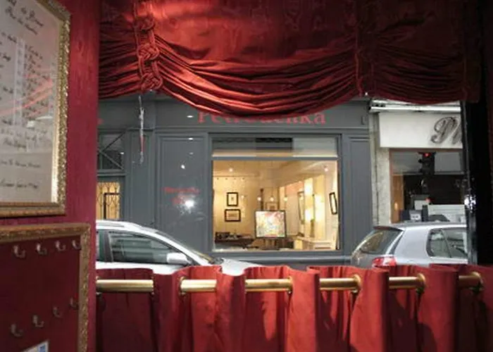 De Beaune 2* Paris
