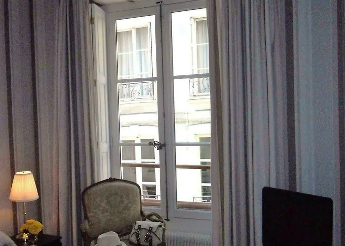 De Beaune 2* Paris