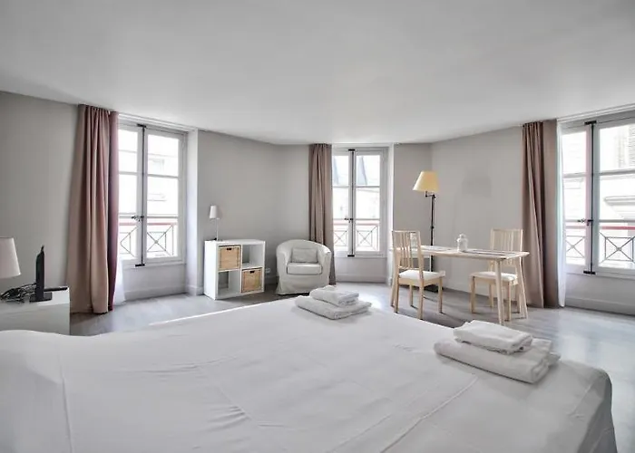 Hotel De Beaune 2*