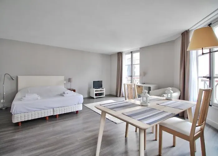 Hotel De Beaune 2*